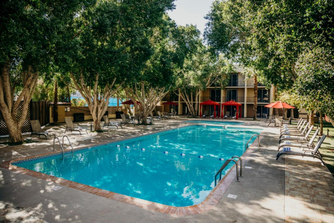 Hotel Araiza Μεξικάλι Εξωτερικό φωτογραφία The pool at the Hotel Valley Ho